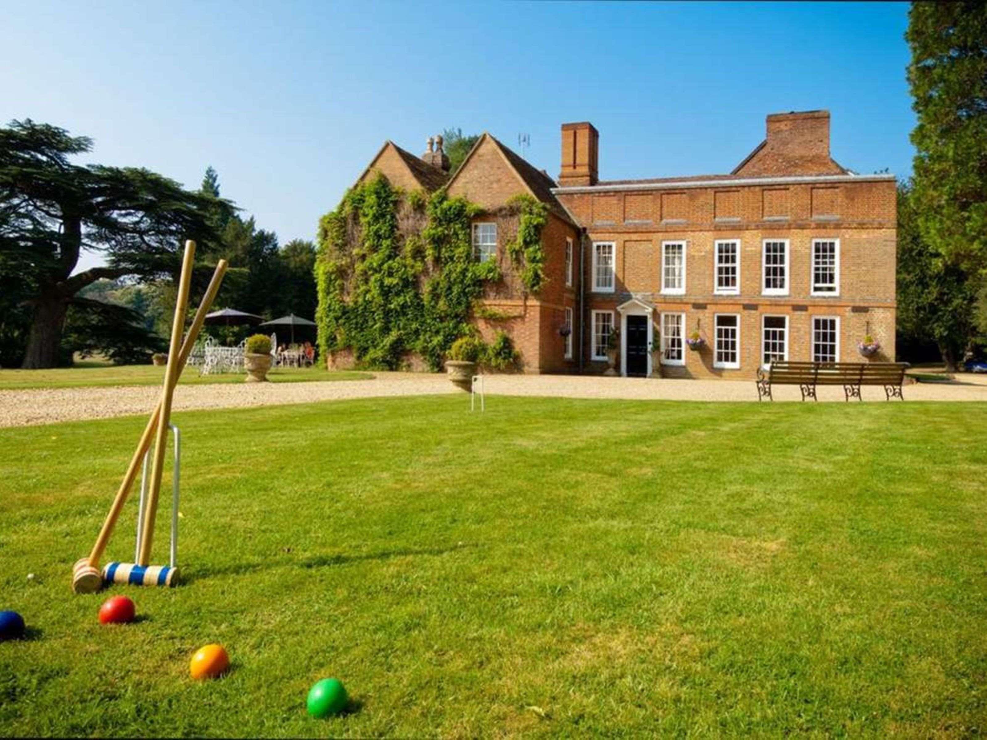 Flitwick Manor Hotel Exterior photo